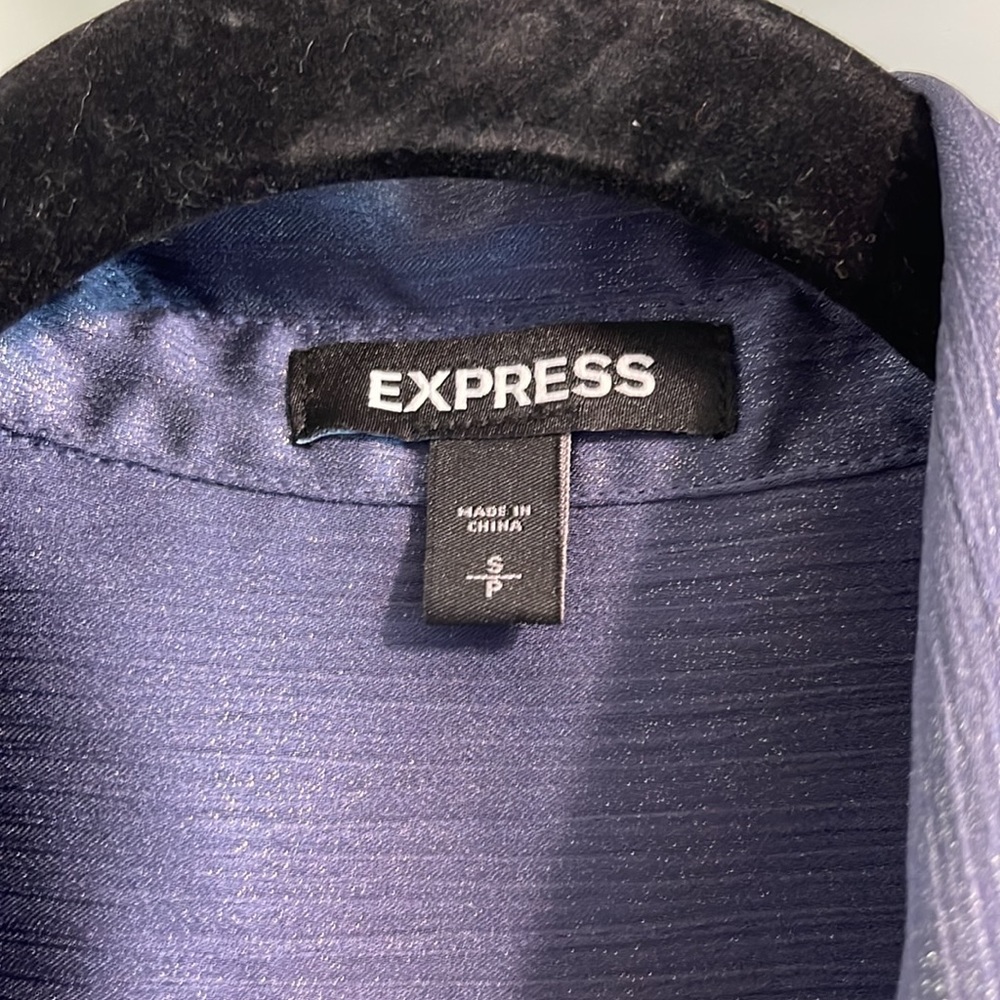 Express button-up blouse - Picture 2 of 3